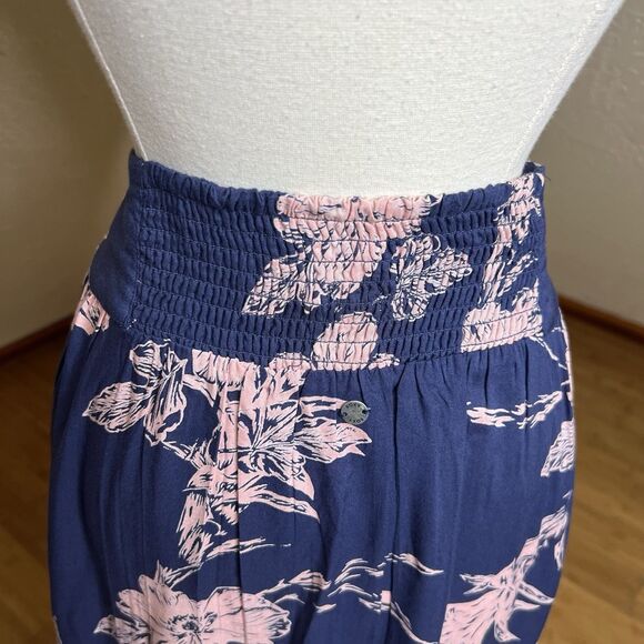 3/$30 Roxy Midi Skirt Womens Medium Mood Indigo Floral Button Front Smocked Back - Picture 12 of 12